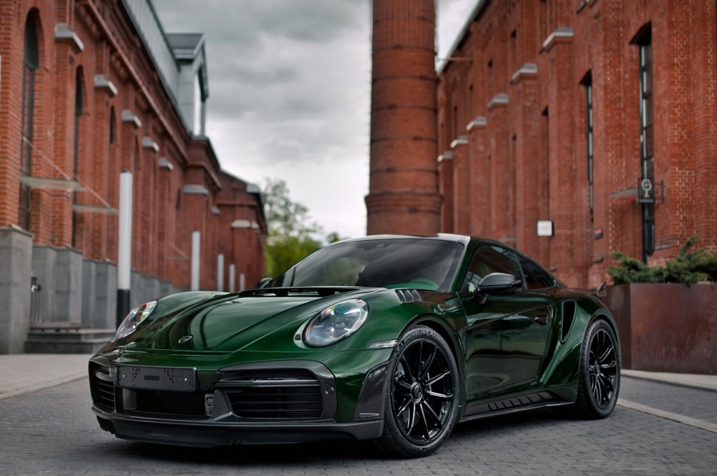 Porsche 992 Stinger GTR Limited Carbon Edition green