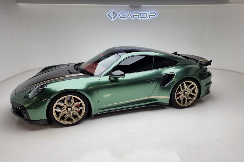 Porsche 992 Stinger light pack green